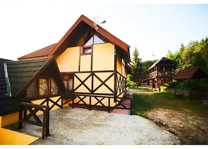 12 Місяців - ТравеньГотель